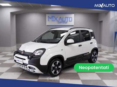 Fiat Panda Pandina Cross 1.0 Firefly Hybrid S&amp;S 70CV Bianco usata Latina