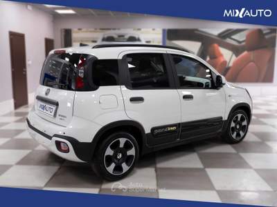 Fiat Panda Pandina Cross 1.0 Firefly Hybrid S&amp;S 70CV Bianco usata Latina