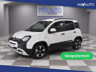 Fiat Panda Pandina Cross 1.0 Firefly Hybrid S&amp;S 70CV Bianco usata Latina