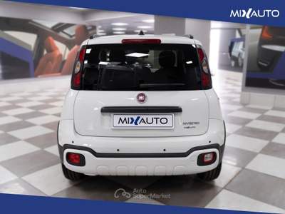 Fiat Panda Pandina Cross 1.0 Firefly Hybrid S&amp;S 70CV Bianco usata Latina