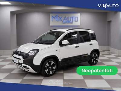 Fiat Panda Pandina Cross 1.0 Firefly Hybrid S&amp;S 70CV Bianco usata Latina