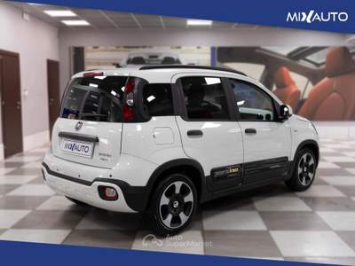 Fiat Panda Pandina Cross 1.0 Firefly Hybrid S&amp;S 70CV Bianco usata Latina