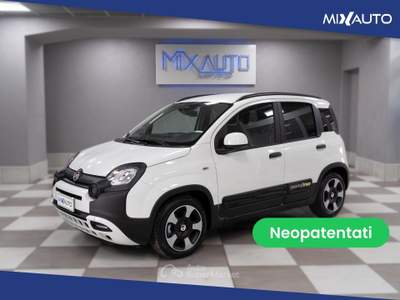Fiat Panda Pandina Cross 1.0 Firefly Hybrid S&amp;S 70CV Bianco usata Latina