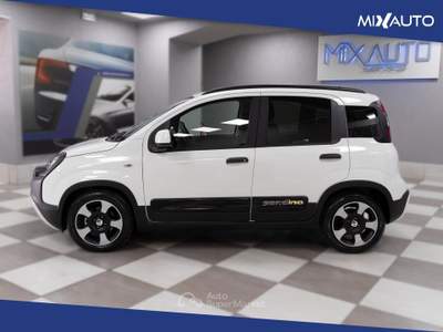 Fiat Panda Pandina Cross 1.0 Firefly Hybrid S&amp;S 70CV Bianco usata Latina