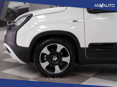 Fiat Panda Pandina Cross 1.0 Firefly Hybrid S&amp;S 70CV Bianco usata Latina