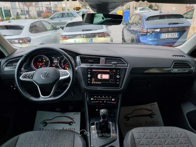 Volkswagen Tiguan SCR Life Blu/Azzurro usata Altamura