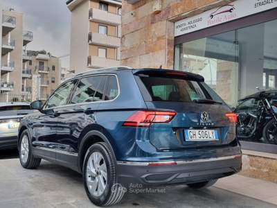 Volkswagen Tiguan SCR Life Blu/Azzurro usata Altamura