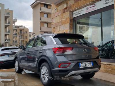 Volkswagen T-Roc SCR 150 CV DSG Life Grigio usata Altamura