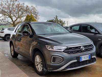 Volkswagen T-Roc SCR 150 CV DSG Life Grigio usata Altamura