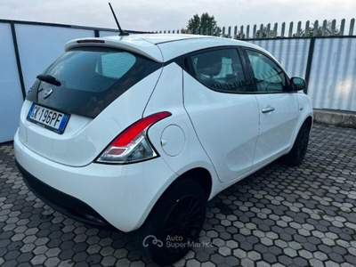 Lancia Ypsilon Ypsilon 0.9 TwinAir 5 porte Metano Ecochic Silver Bianco usata Montecatini-Terme