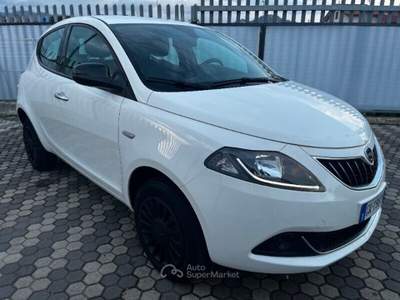Lancia Ypsilon Ypsilon 0.9 TwinAir 5 porte Metano Ecochic Silver Bianco usata Montecatini-Terme