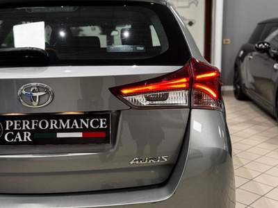 Toyota Auris Touring Sports 1.6 D-4D Lounge usata Montirone
