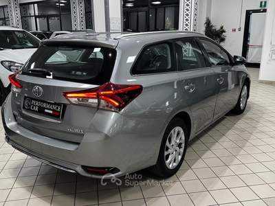 Toyota Auris Touring Sports 1.6 D-4D Lounge usata Montirone