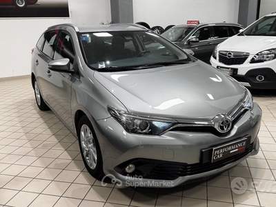 Toyota Auris Touring Sports 1.6 D-4D Lounge usata Montirone