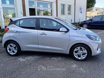 Hyundai i10 1.0 MPI Tech + CONNECT Argento usata Veggiano