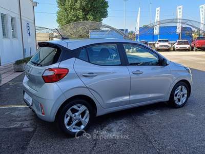 Hyundai i10 1.0 MPI Tech + CONNECT Argento usata Veggiano