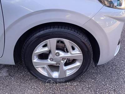 Hyundai i10 1.0 MPI Tech + CONNECT Argento usata Veggiano
