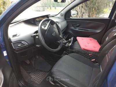 Lancia Ypsilon 85 CV 5 porte Metano Ecochic Blu/Azzurro usata Ferrara