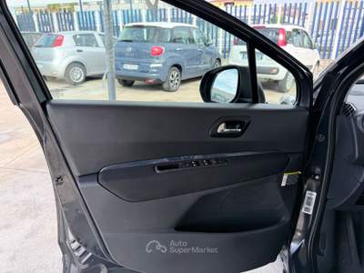 Peugeot 5008 cambio robotizzato Tecno Blu/Azzurro usata Giugliano in Campania