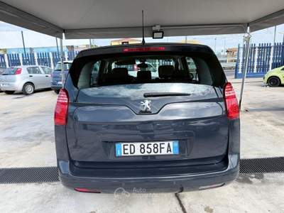 Peugeot 5008 cambio robotizzato Tecno Blu/Azzurro usata Giugliano in Campania