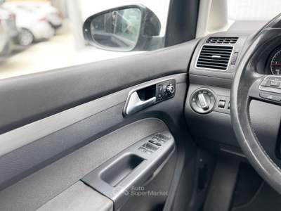 Volkswagen Touran Diesel 105CV E5 Neo - 2013 Nero usata Roma
