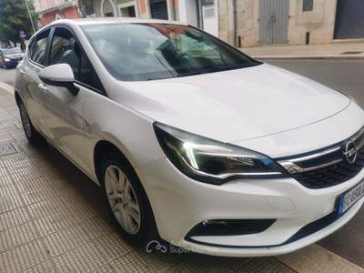 Opel Astra 5 porte 95 cv berlina neo patentati full optional Bianco usata Corato