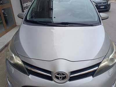 Toyota Verso Style 110 CV TETTO CAMERA NAVI Grigio usata Corato