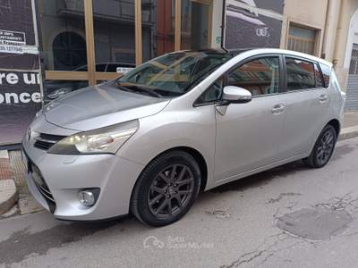 Toyota Verso Style 110 CV TETTO CAMERA NAVI Grigio usata Corato