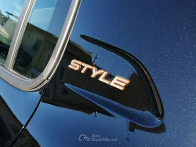 Peugeot 208 Hybrid 110 CV e-DCS6 Style Bianco usata VEDELAGO
