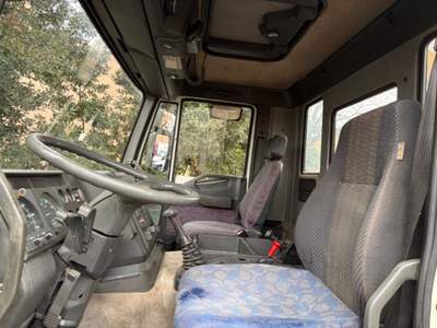 Iveco Massif GRU EFFER 9600+RIBALTABILE TRILATERALE 2 ASSI PNEUMATICO Giallo usata REGGIO EMILIA