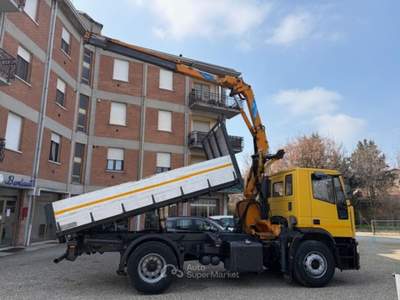 Iveco Massif GRU EFFER 9600+RIBALTABILE TRILATERALE 2 ASSI PNEUMATICO Giallo usata REGGIO EMILIA