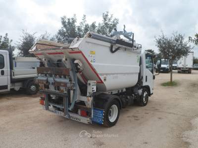 Isuzu NPR/NKR M21 compattatore Bianco usata San Michele Salentino