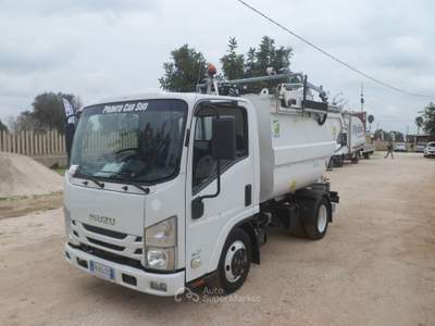 Isuzu NPR/NKR M21 compattatore Bianco usata San Michele Salentino
