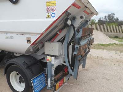 Isuzu NPR/NKR M21 compattatore Bianco usata San Michele Salentino