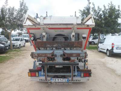 Isuzu NPR/NKR M21 compattatore Bianco usata San Michele Salentino