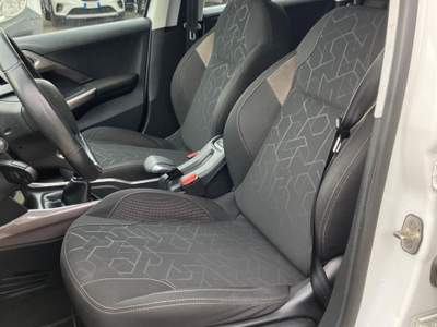 Peugeot 2008 1.6 BlueHdì 100cv Active Bianco usata LIVORNO