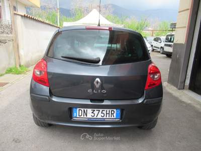 Renault Clio 5 porte Le Iene Nero usata Striano