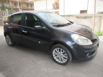 Renault Clio 5 porte Le Iene Nero usata Striano