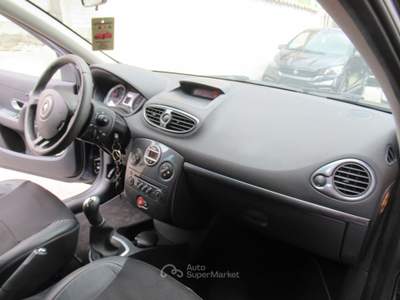 Renault Clio 5 porte Le Iene Nero usata Striano