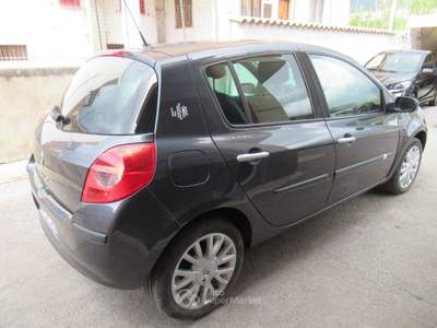 Renault Clio 5 porte Le Iene Nero usata Striano