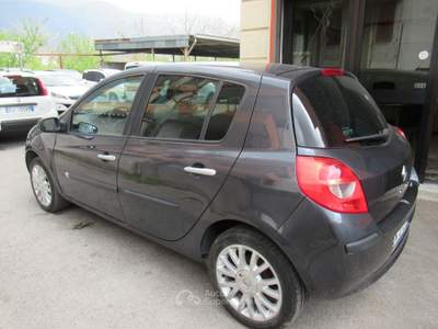 Renault Clio 5 porte Le Iene Nero usata Striano
