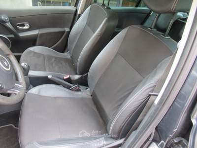 Renault Clio 5 porte Le Iene Nero usata Striano