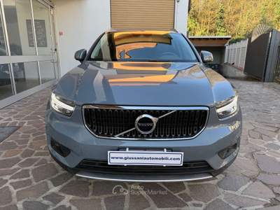 Volvo XC40 2.0 b4 Momentum Pro awd auto UNICO PROPRIETARIO usata Cesano Maderno
