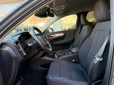 Volvo XC40 2.0 b4 Momentum Pro awd auto UNICO PROPRIETARIO usata Cesano Maderno