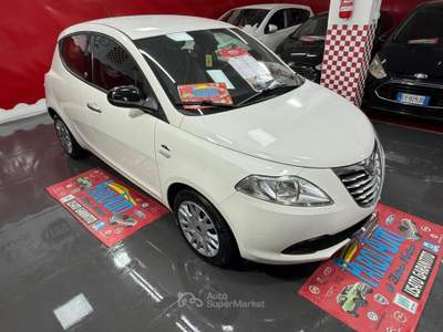 Lancia Ypsilon 1.2 69cv GPL Ecochic - 2012 Bianco usata Giugliano in Campania