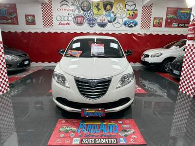 Lancia Ypsilon 1.2 69cv GPL Ecochic - 2012 Bianco usata Giugliano in Campania