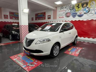 Lancia Ypsilon 1.2 69cv GPL Ecochic - 2012 Bianco usata Giugliano in Campania