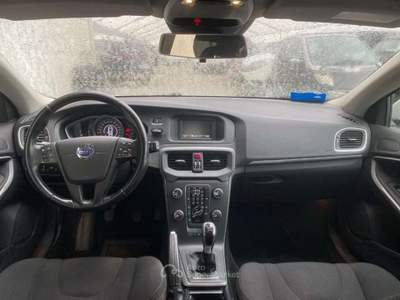 Volvo V40 D2 1.6 Kinetic Bianco usata Rivignano Teor