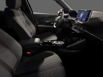 Peugeot 2008 Hybrid 136 e-DCS6 Allure Nero usata Cagliari