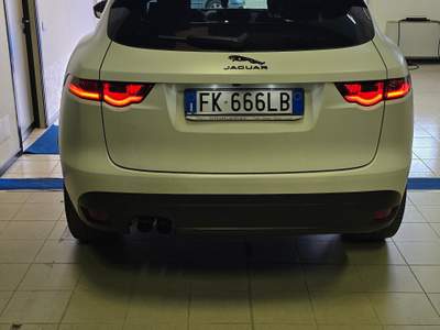Jaguar F-Pace motore nuovo con fattura dimostrabile 12 mesi di garanzia Bianco usata Rimini